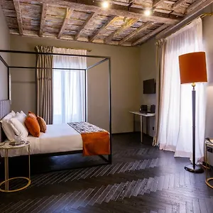  Konukevi The Couper Colonna İtalya